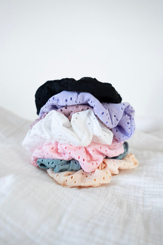 EYELET LACE SCRUNCHIE IN MAUVE - Love Marlow