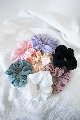 EYELET LACE SCRUNCHIE IN MAUVE - Love Marlow