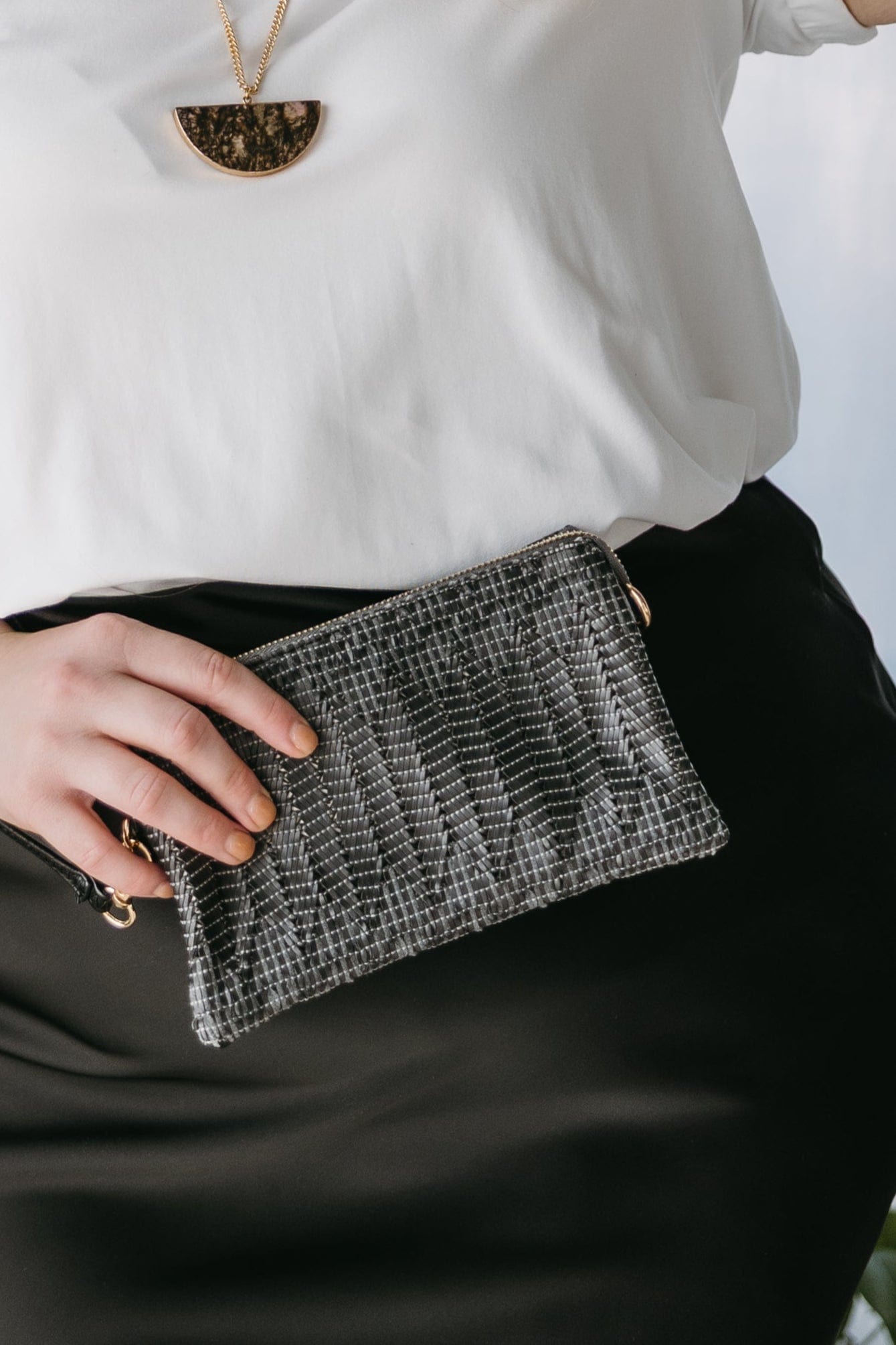 FAUX LEATHER WOVEN CLUTCH IN WASHED BLACK - Love Marlow