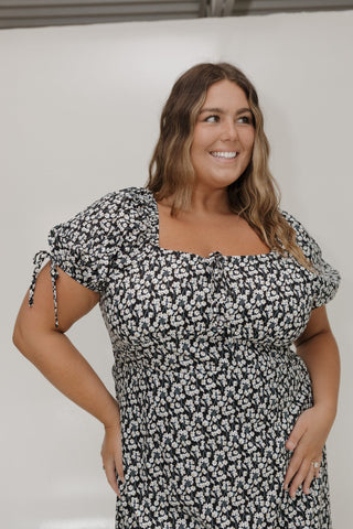 FEMININE FLORAL PATTERN MIDI LENGTH DRESS - Love Marlow