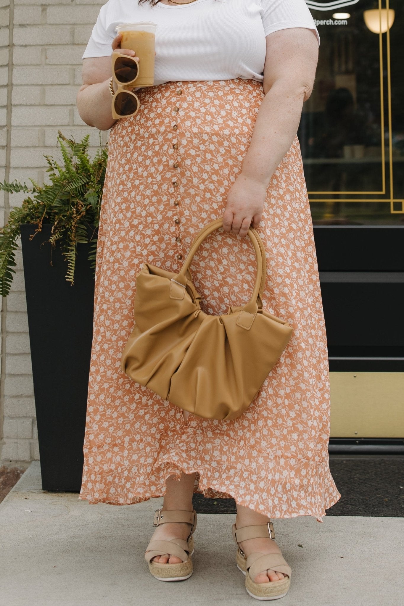 FLOPPY FOLDED FAUX LEATHER TOTE IN FAWN - Love Marlow