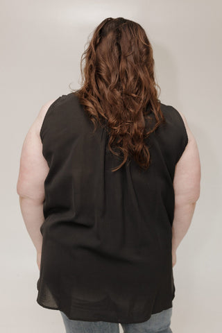FLOWY SLEEVELESS BLOUSE WITH PINTUCK BACK DETAIL IN BLACK - Love Marlow