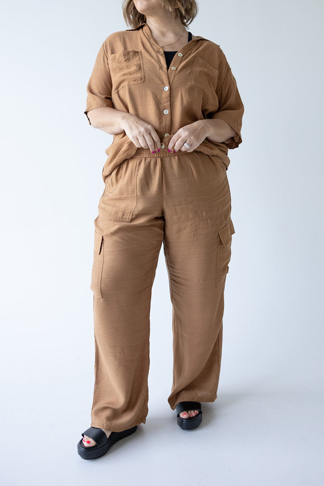 FLOWY WIDE LEG CARGO PANTS IN URBAN BRONZE - Love Marlow