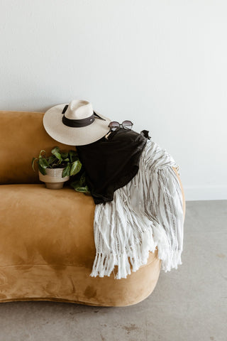 FLOWY WOVEN KIMONO WITH FRINGE - Love Marlow