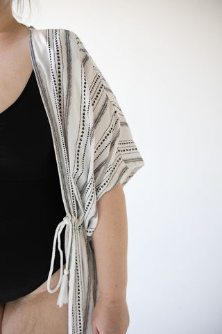 FLOWY WOVEN KIMONO WITH FRINGE - Love Marlow