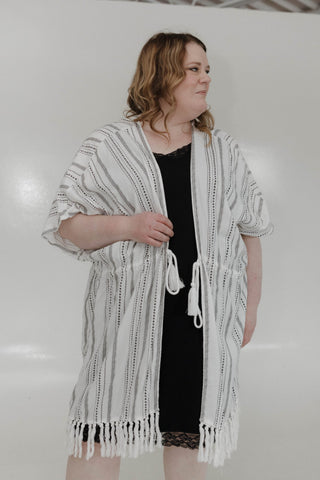 FLOWY WOVEN KIMONO WITH FRINGE - Love Marlow