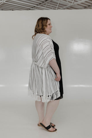 FLOWY WOVEN KIMONO WITH FRINGE - Love Marlow