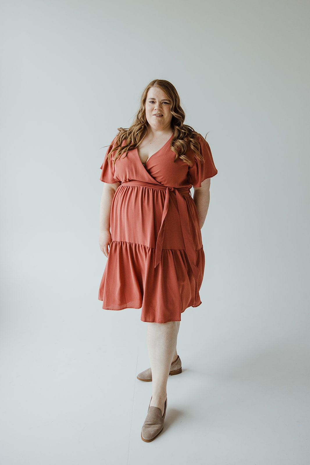 FLUTTER SLEEVE CHIFFON DRESS IN CANYON - Love Marlow