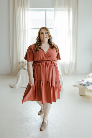 FLUTTER SLEEVE CHIFFON DRESS IN CANYON - Love Marlow