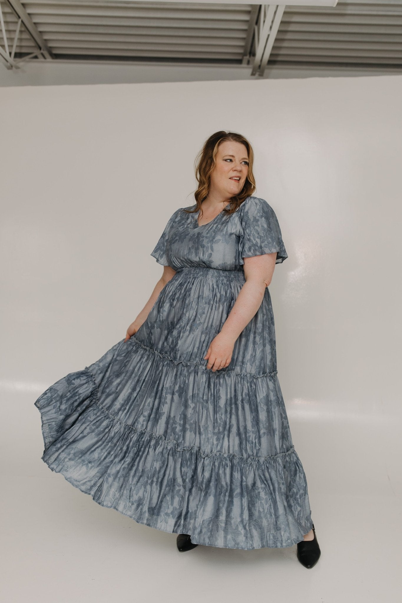 FLUTTER SLEEVE DRESS WITH LARGE FLORAL PATTERN IN SERENITY DRIFT FLUTTER SLEEVE DRESS WITH LARGE FLORAL PATTERN IN SERENITY DRIFT