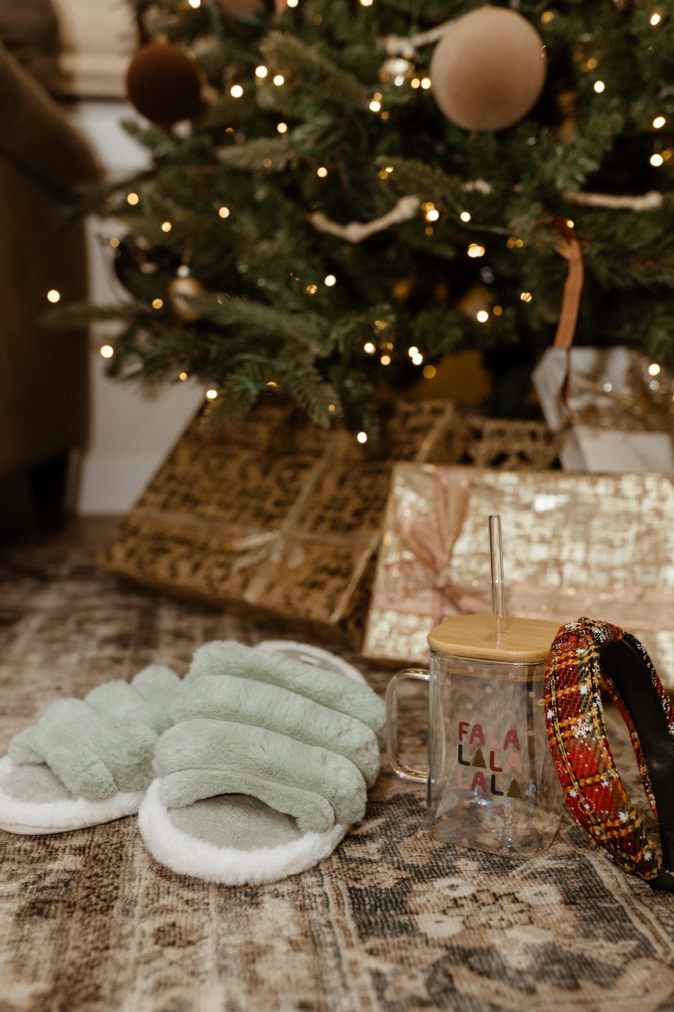 FUZZY CLOUD SLIDES - Love Marlow