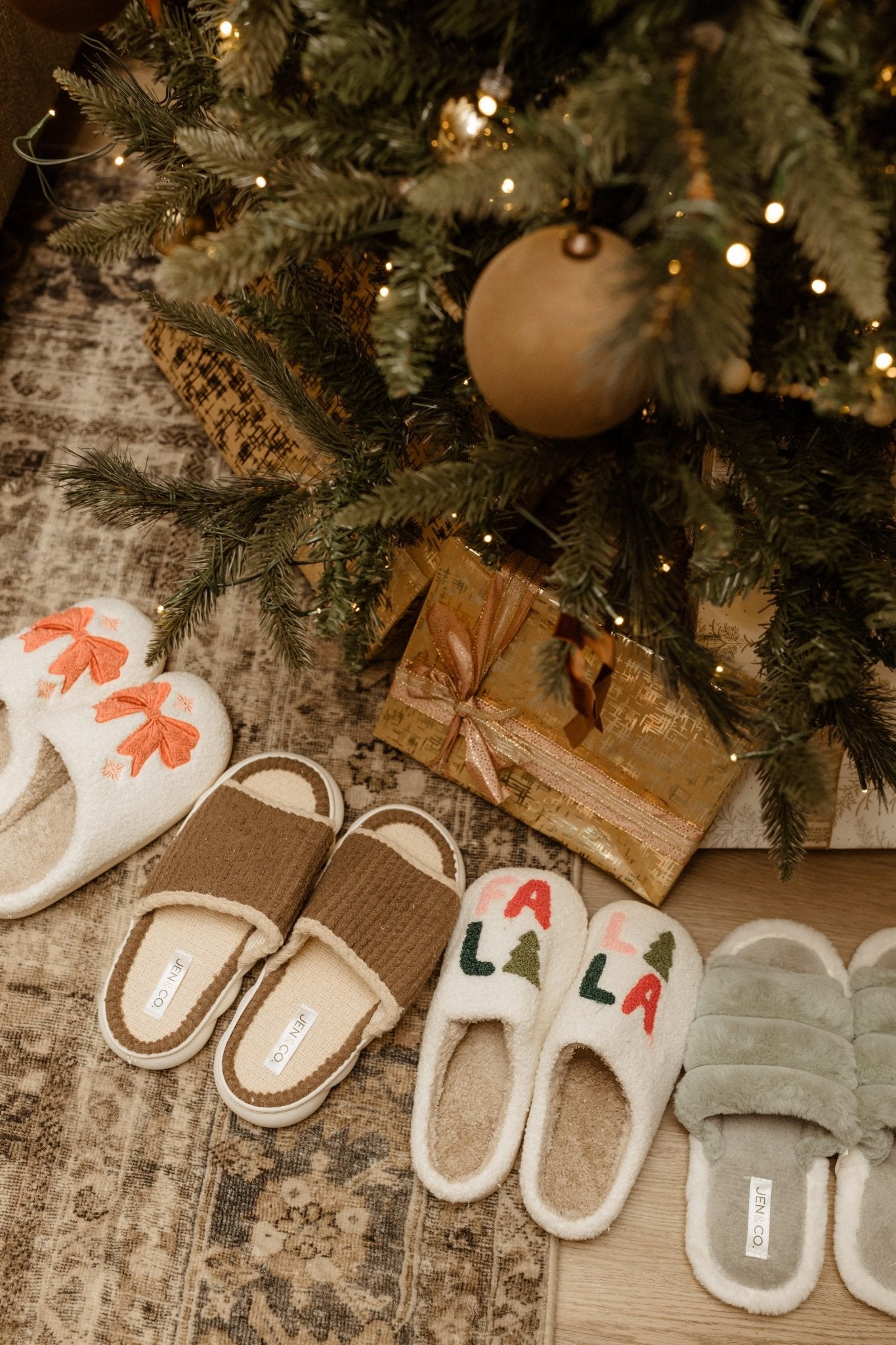 FUZZY CLOUD SLIDES - Love Marlow