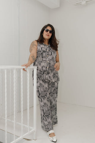 Geometric Chic Pleated Wide - Leg Pants - Love Marlow