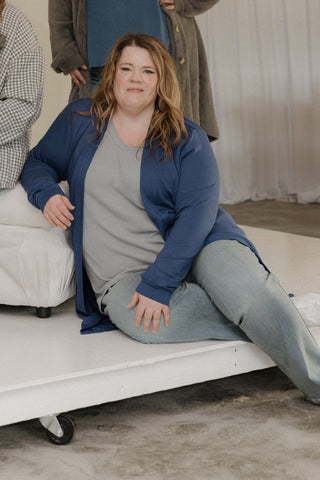 GREY RIBBED RAGLAN SLEEVE V - NECK LONG SLEEVE KNIT TEE - Love Marlow