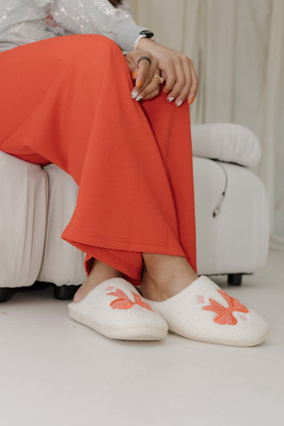 HOLIDAY BOW FUZZY SLIPPERS - Love Marlow