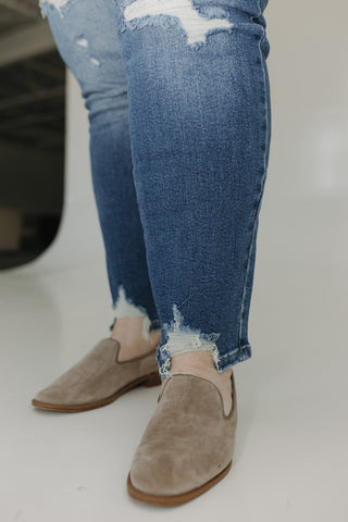 JUDY BLUE EMBROIDERED DESTROYED BOYFRIEND JEANS - Love Marlow