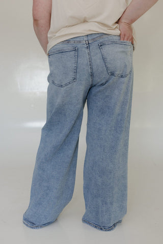 JUDY BLUE HIGH WAIST RELAXED STRAIGHT IN VINTAGE LIGHT WASH - Love Marlow
