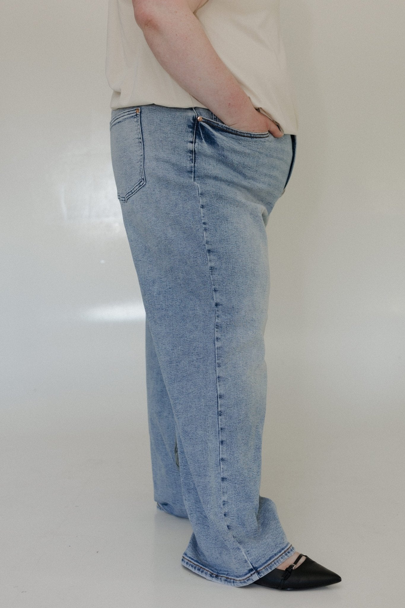 JUDY BLUE HIGH WAIST RELAXED STRAIGHT IN VINTAGE LIGHT WASH - Love Marlow