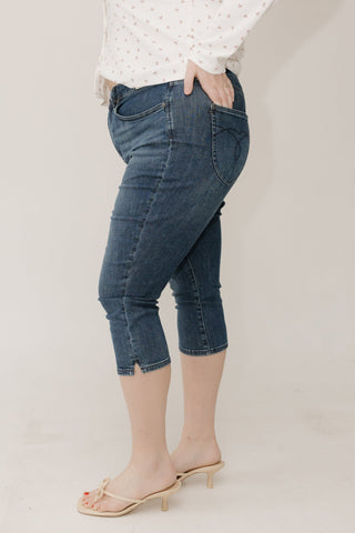 Judy Blue High Waist Tummy Control Capri – Dark Wash - Love Marlow