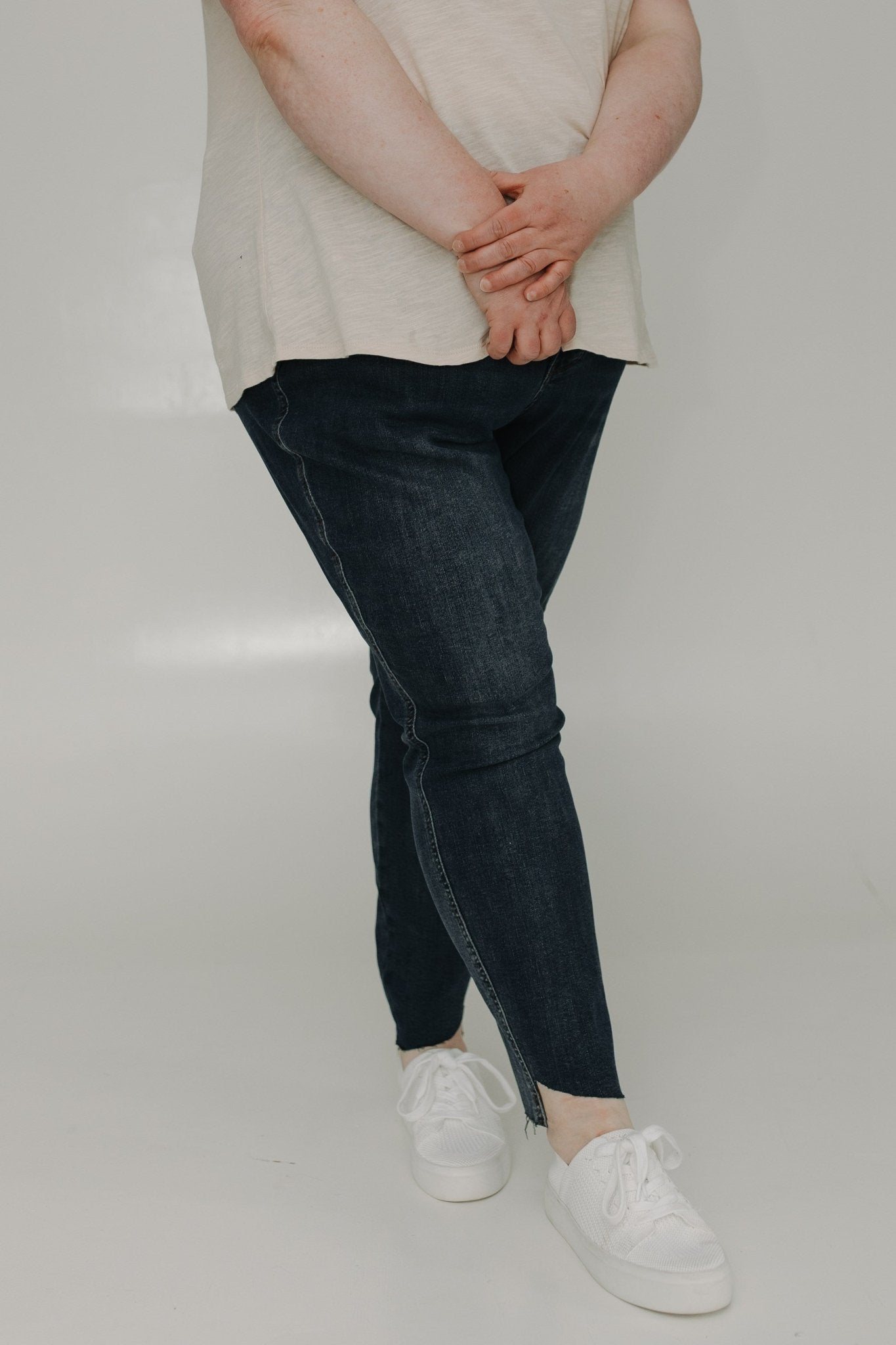 JUDY BLUE HIGH WAIST TUMMY CONTROL CURVED HEM SKINNY IN DARK WASH - Love Marlow