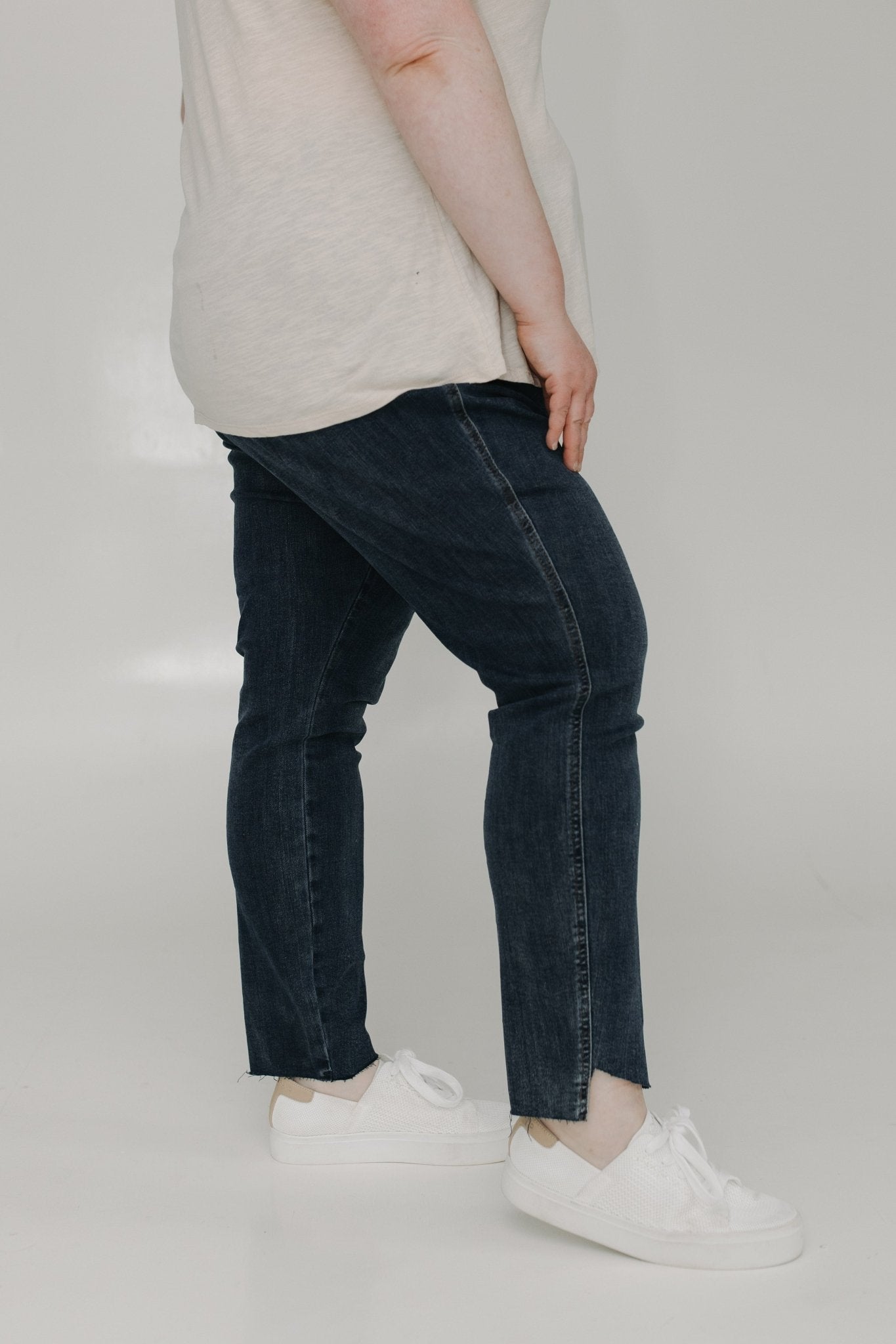 JUDY BLUE HIGH WAIST TUMMY CONTROL CURVED HEM SKINNY IN DARK WASH - Love Marlow