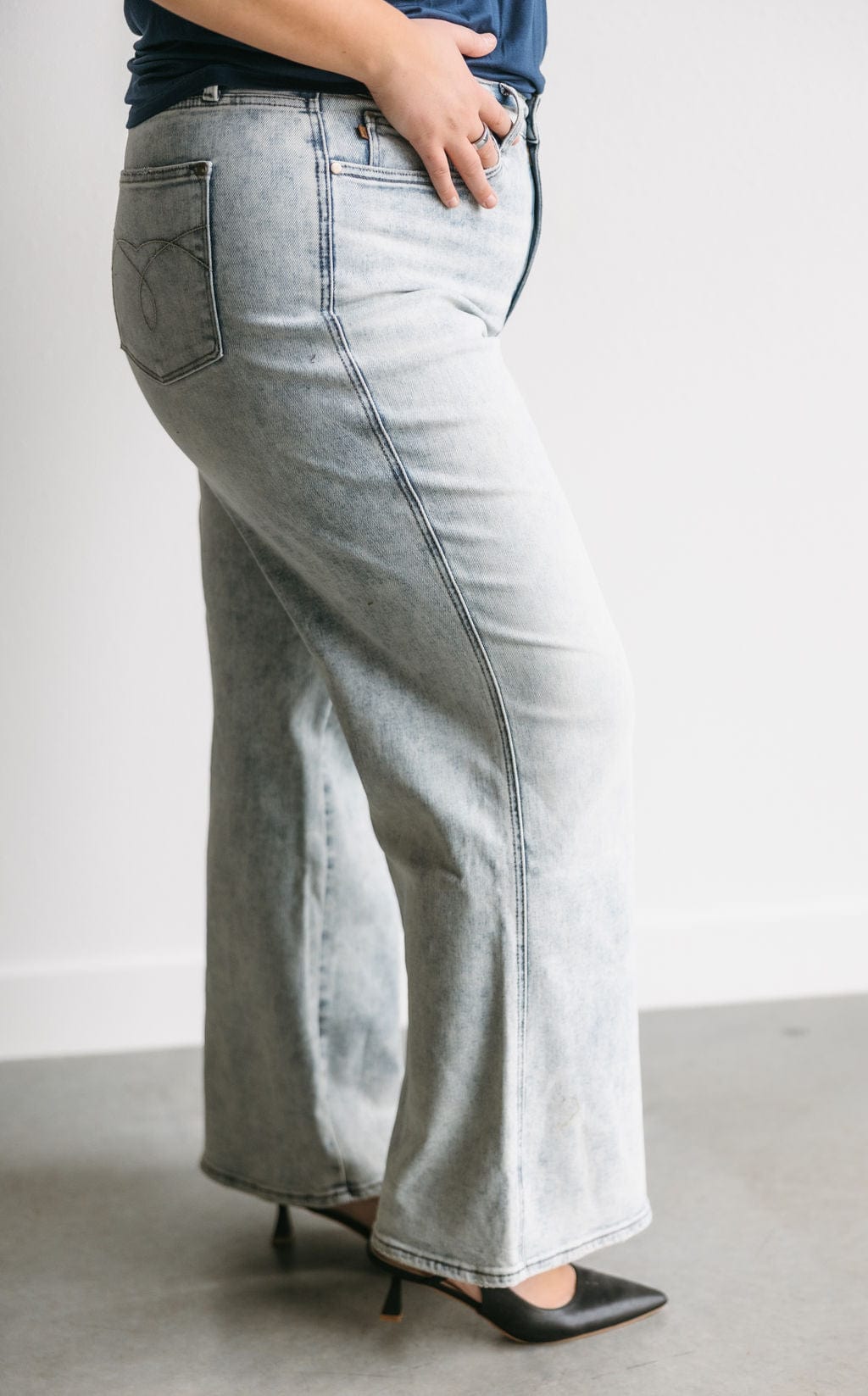 JUDY BLUE HIGH WAIST TUMMY CONTROL WIDE LEG IN RETRO WASH - Love Marlow