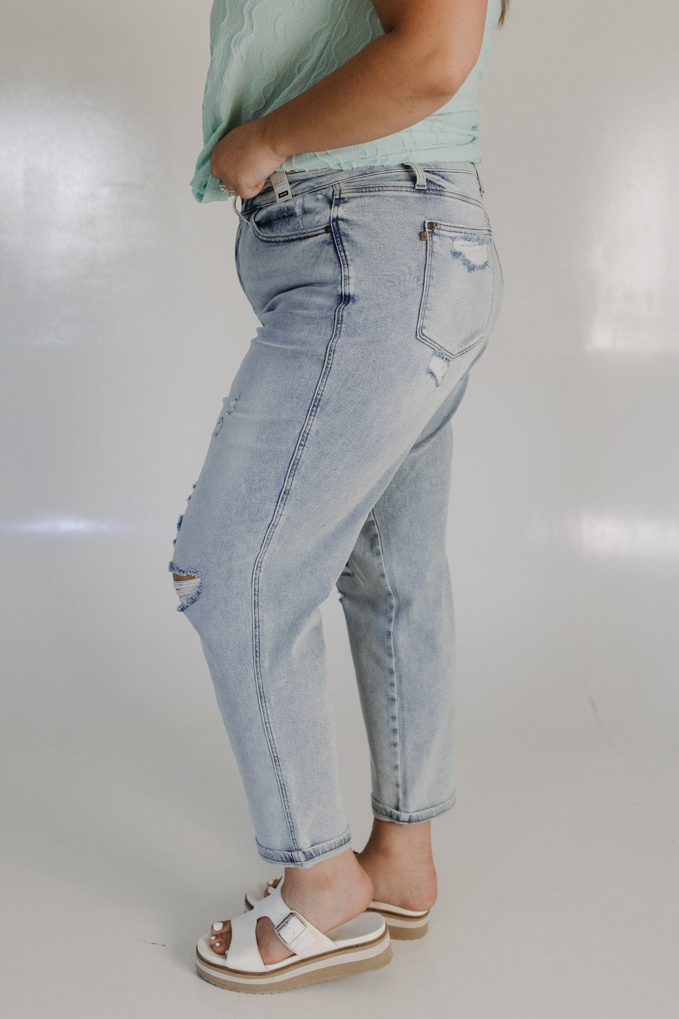 JUDY BLUE MID - RISE DESTROYED KNEE WITH REPAIRED STITCHING - Love Marlow