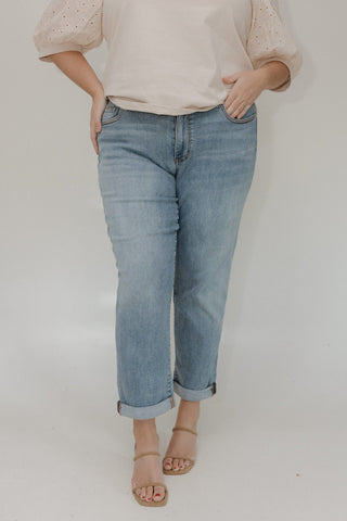 JUDY BLUE MID - RISE NON - DISTRESSED BOYFRIEND IN LIGHT MEDIUM WASH - Love Marlow