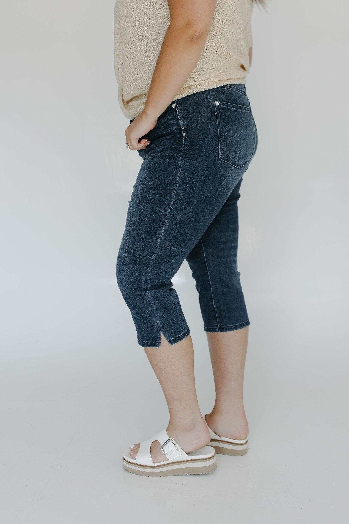 JUDY BLUE MID - RISE NON - DISTRESSED CAPRI WITH SIDE SLIT IN DARK WASH - Love Marlow