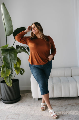 JUDY BLUE MID - RISE NON - DISTRESSED CAPRI WITH SIDE SLIT IN DARK WASH - Love Marlow