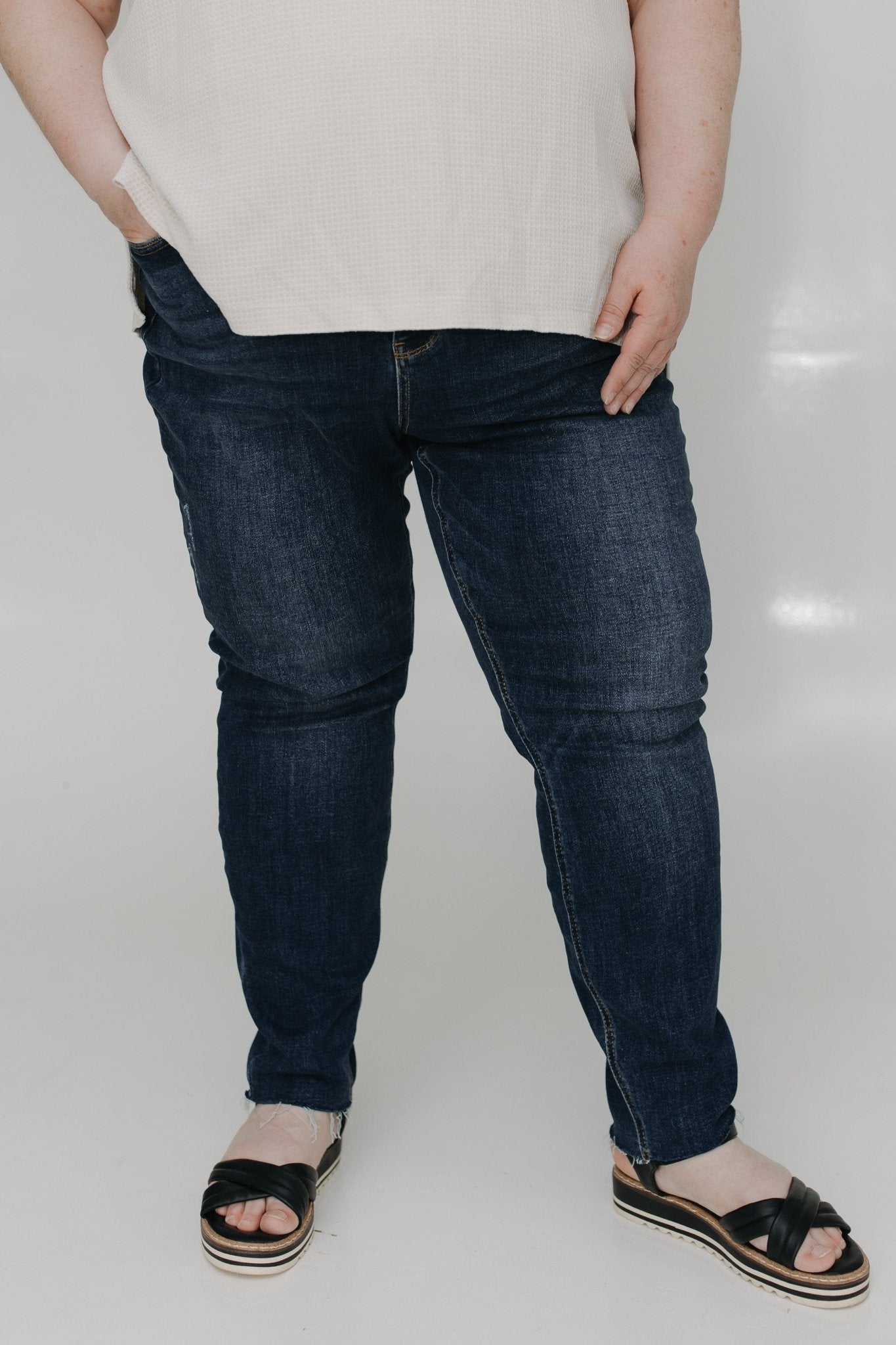 JUDY BLUE MID - RISE NON - DISTRESSED SKINNY WITH RAW HEM IN DARK VINTAGE WASH - Love Marlow