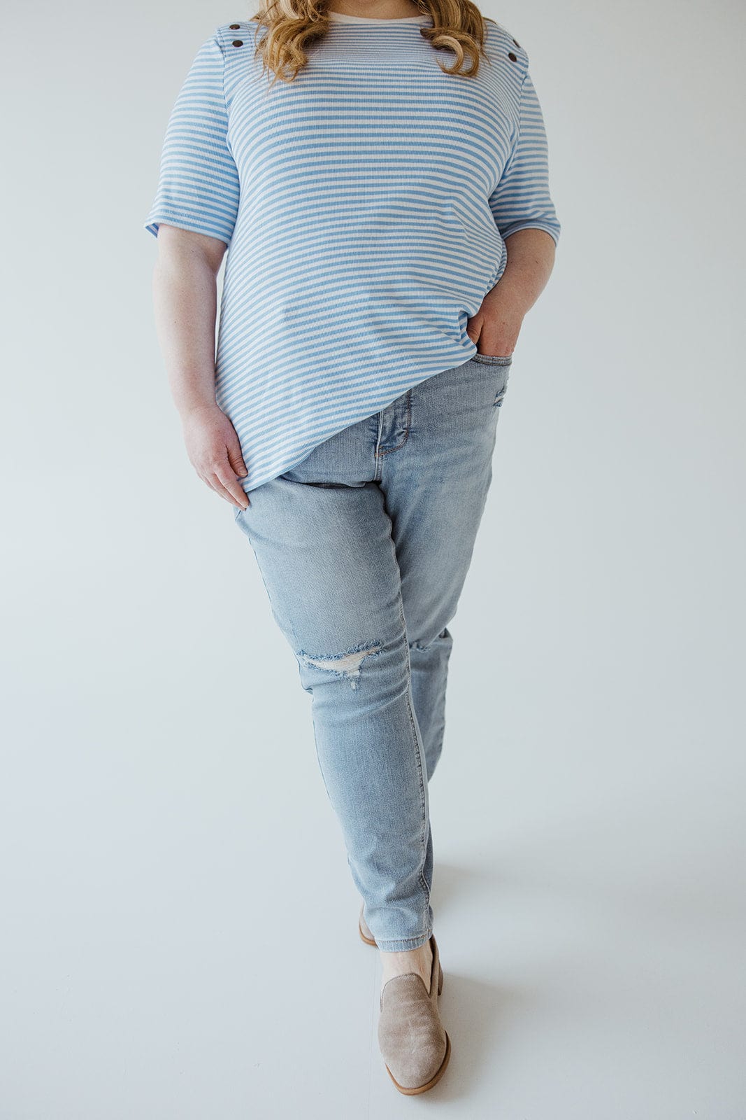 JUDY BLUE MID RISE TUMMY CONTROL DISTRESSED SKINNY IN LIGHT WASH - Love Marlow