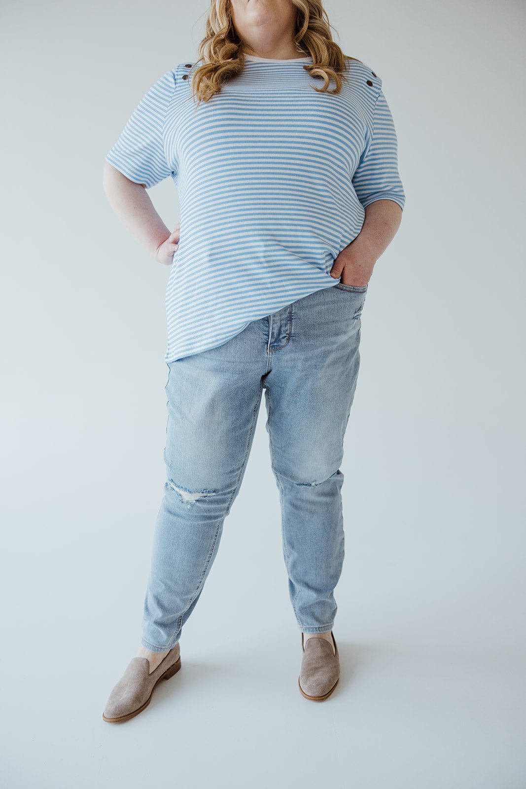 JUDY BLUE MID RISE TUMMY CONTROL DISTRESSED SKINNY IN LIGHT WASH - Love Marlow