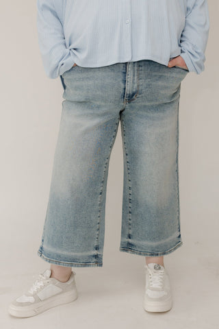 Judy Blue Mid Rise Wide Leg Crop Jeans – Light Medium Wash - Love Marlow