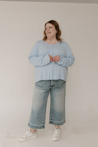 Judy Blue Mid Rise Wide Leg Crop Jeans – Light Medium Wash - Love Marlow