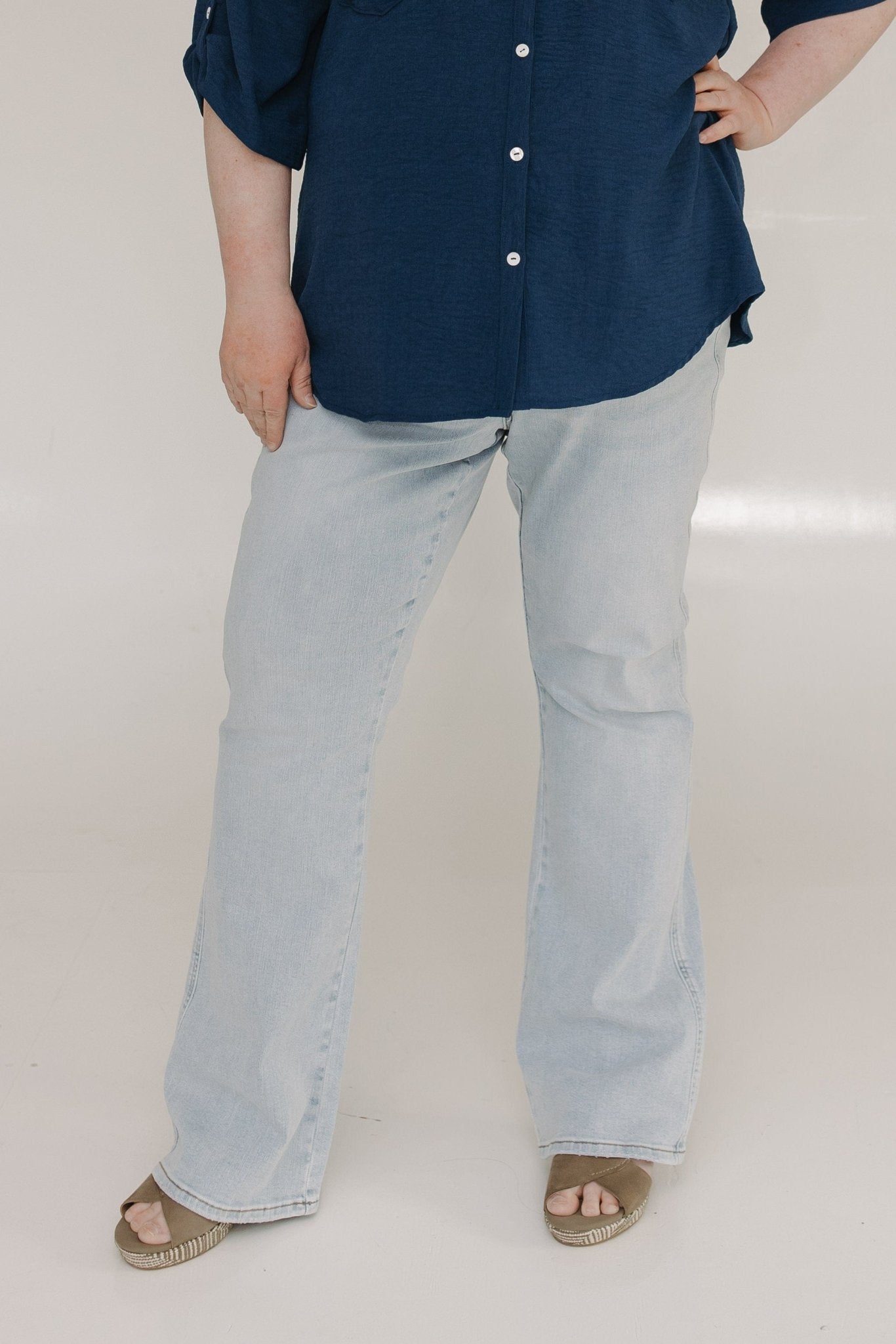 JUDY BLUE TUMMY CONTROL LIGHT WASH BOOTCUT JEANS IN REGULAR - Love Marlow