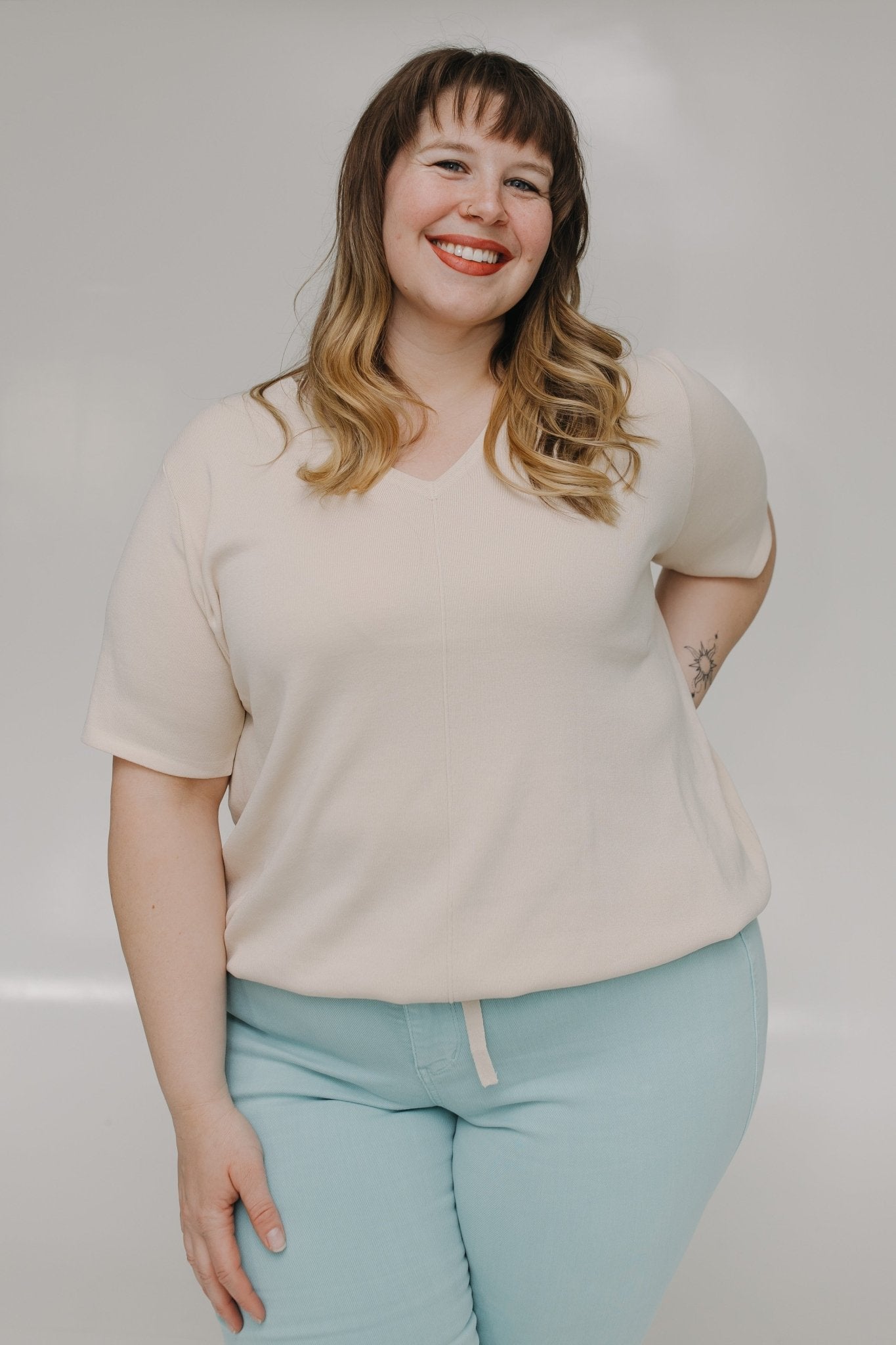 KNIT BLOUSE WITH TIE FRONT HEM - Love Marlow