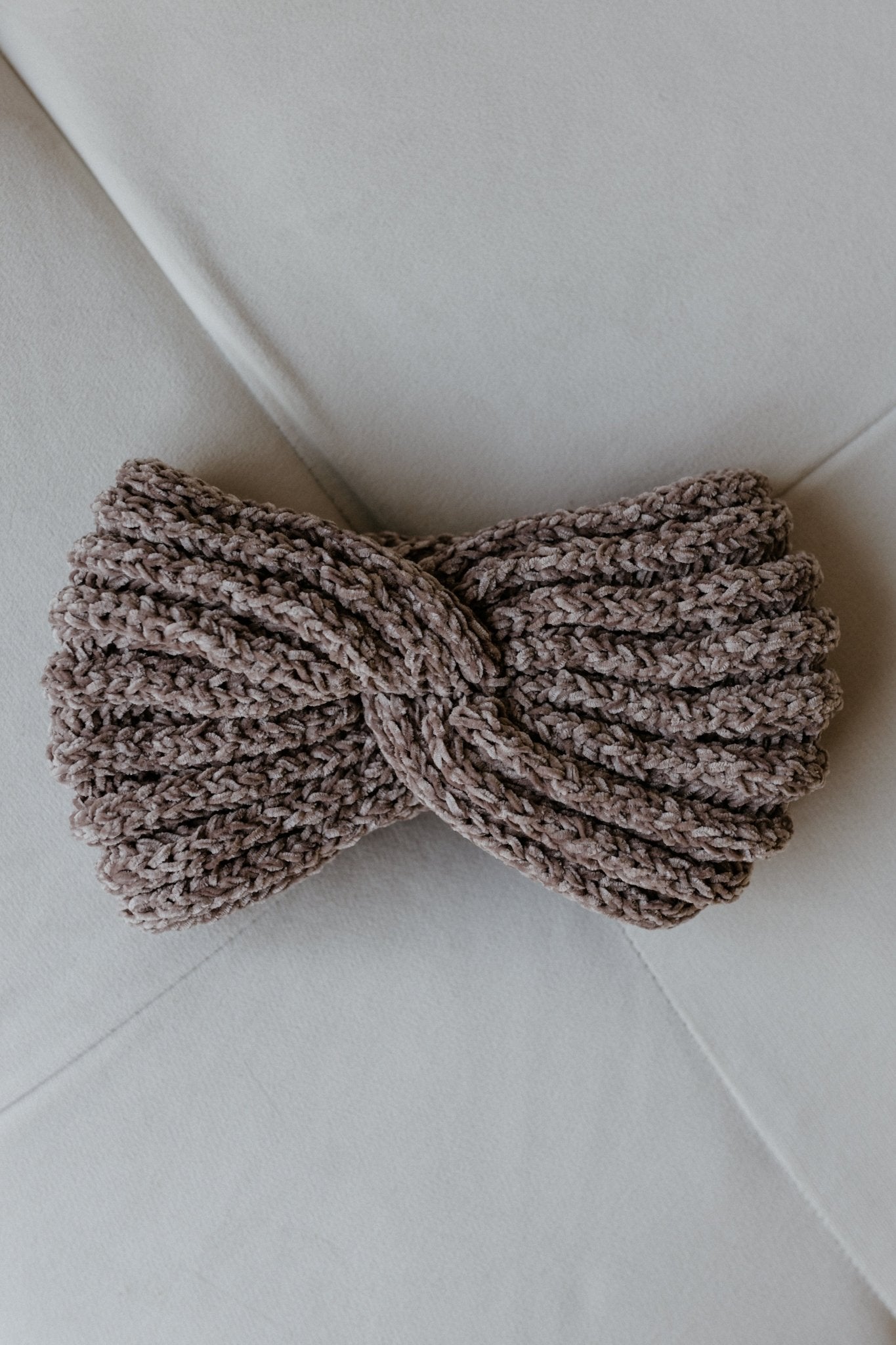 KNITTED CHENILLE HEADBAND IN WINTER TAUPE - Love Marlow