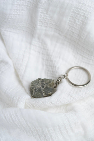 LAPIS LAZULI RAW CRYSTAL KEYCHAIN – TRUTH, CONFIDENCE, & SELF - EXPRESSION - Love Marlow