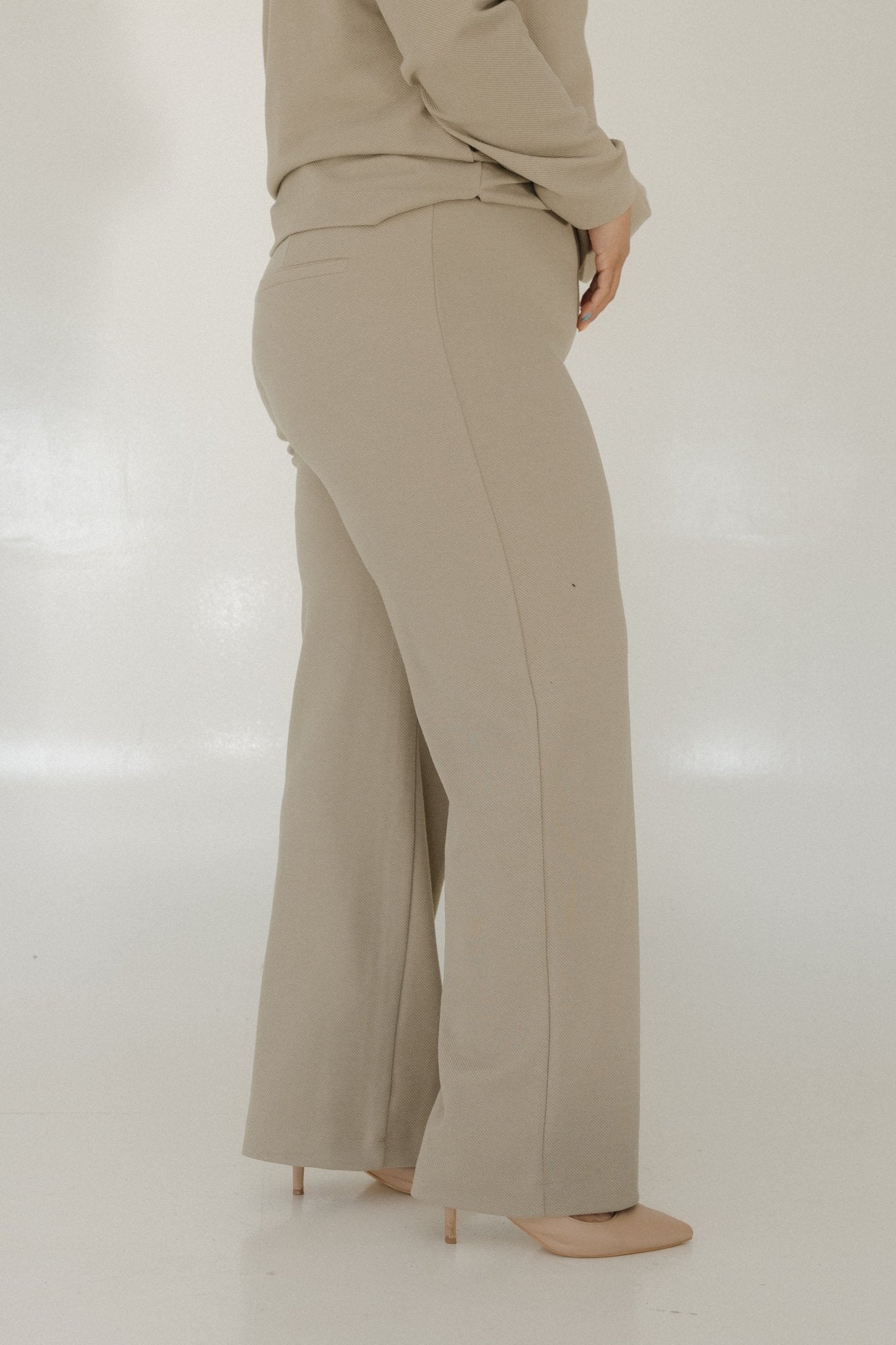 LIGHT KHAKI STRAIGHT LEG PULL - ON PANT - Love Marlow