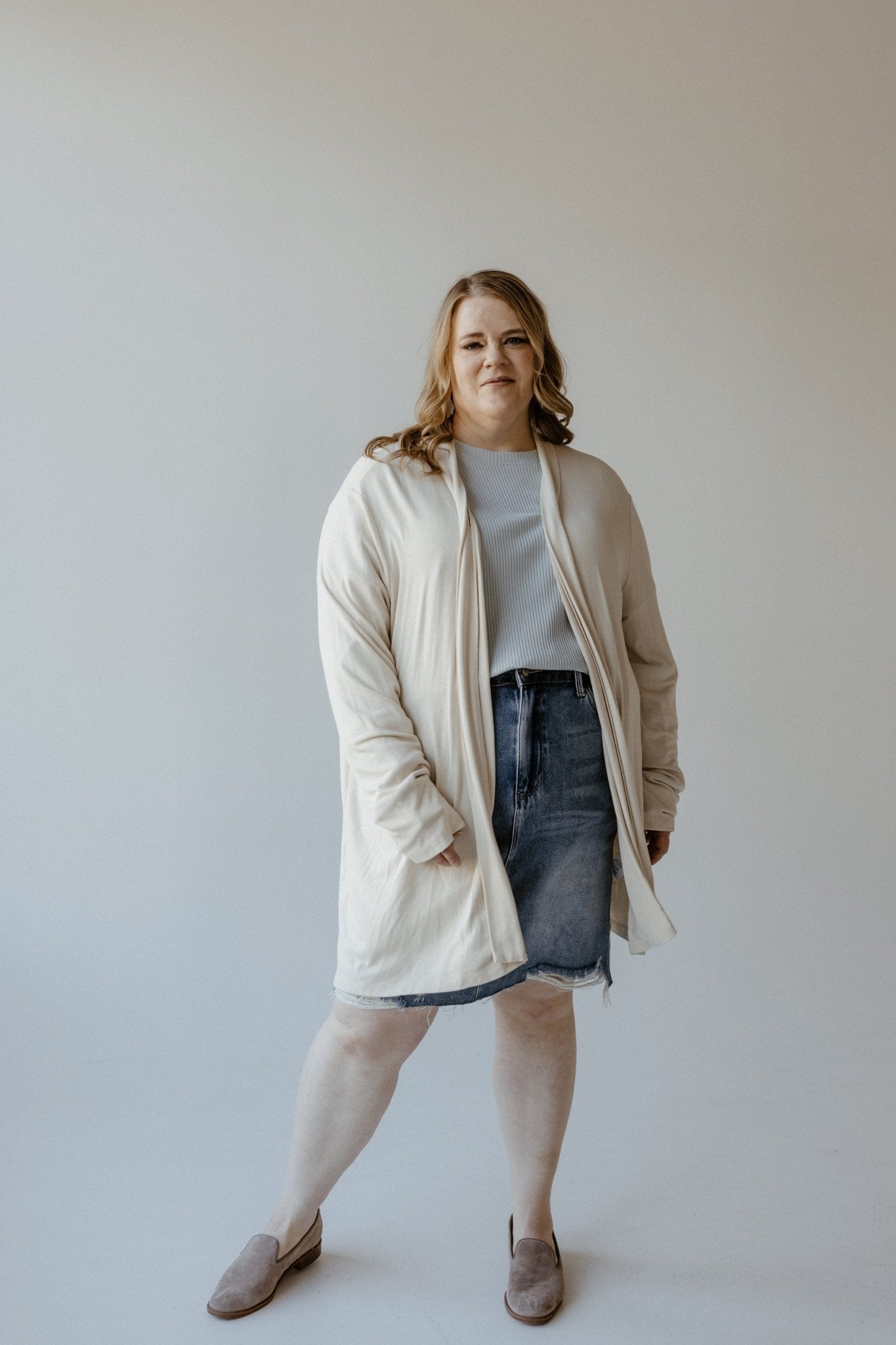 LIGHTWEIGHT LONG - SLEEVED CARDIGAN IN SAND - 26/28 - Love Marlow