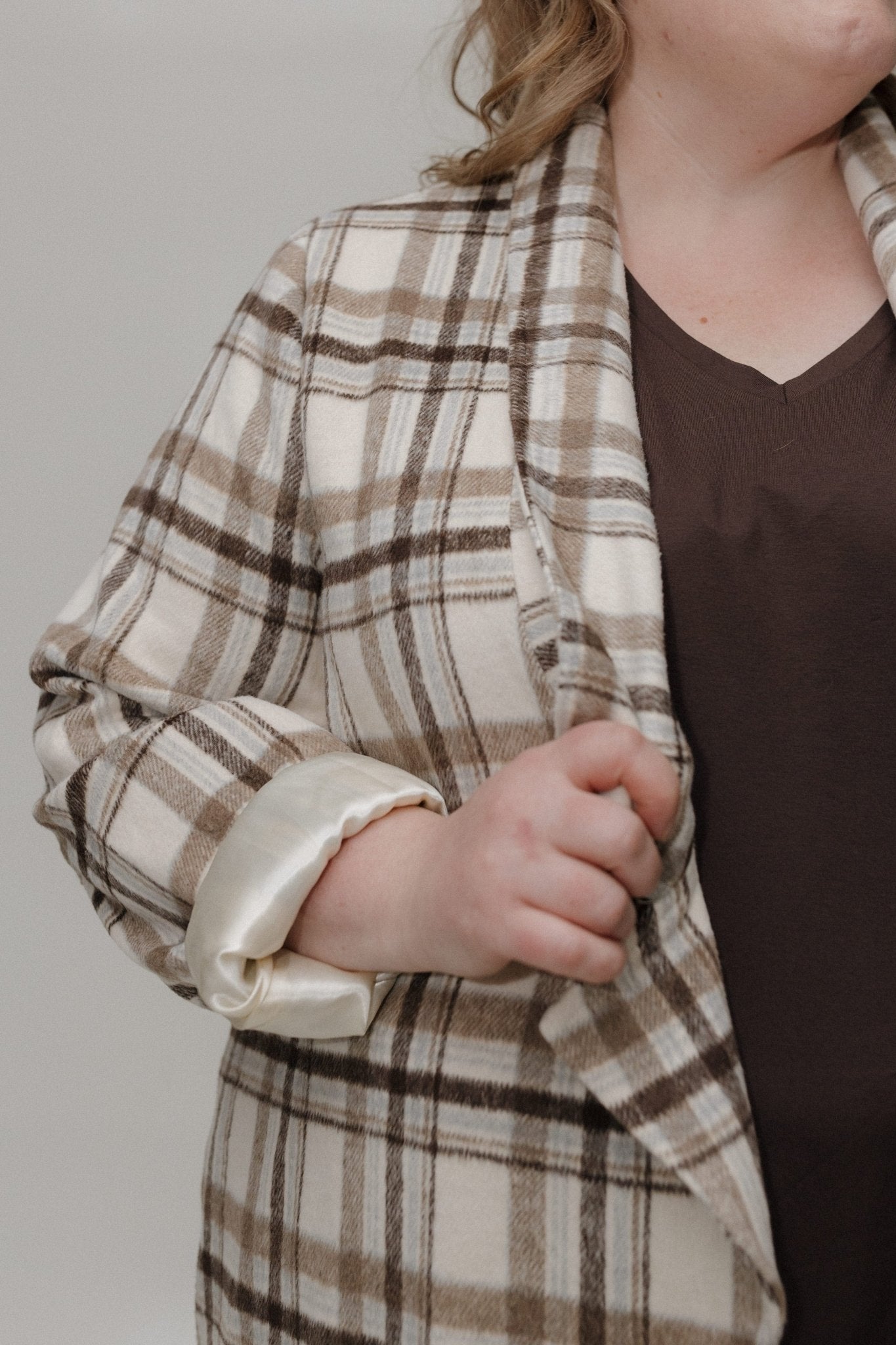 LIGHTWEIGHT PLAID MIDI BLAZER - Love Marlow