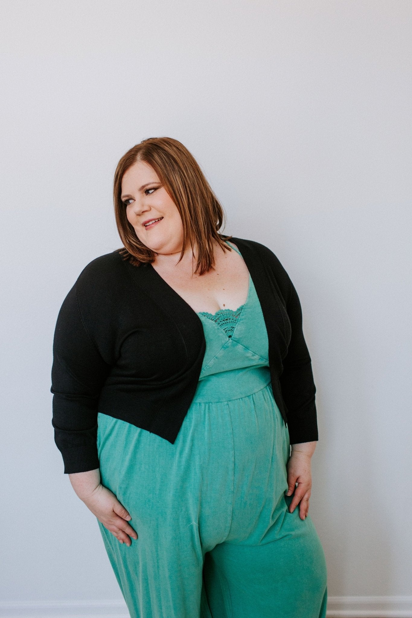 LIGHTWEIGHT SHORT CARDIGAN IN BLACK - Love Marlow