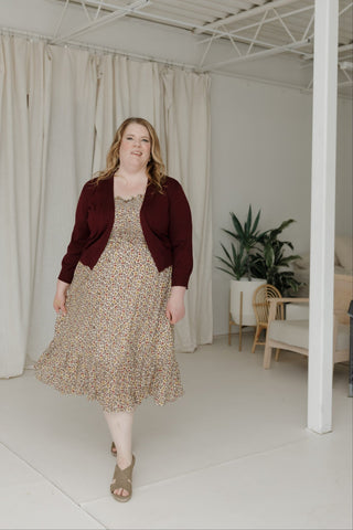 LIGHTWEIGHT SHORT CARDIGAN IN BURGUNDY - Love Marlow