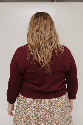 LIGHTWEIGHT SHORT CARDIGAN IN BURGUNDY - Love Marlow