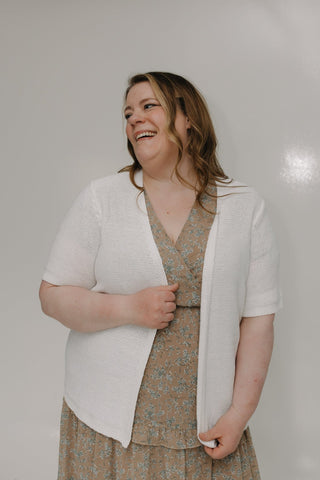 LIGHTWEIGHT SHORT SLEEVE CARDIGAN IN SUNKISSED ECRU - Love Marlow