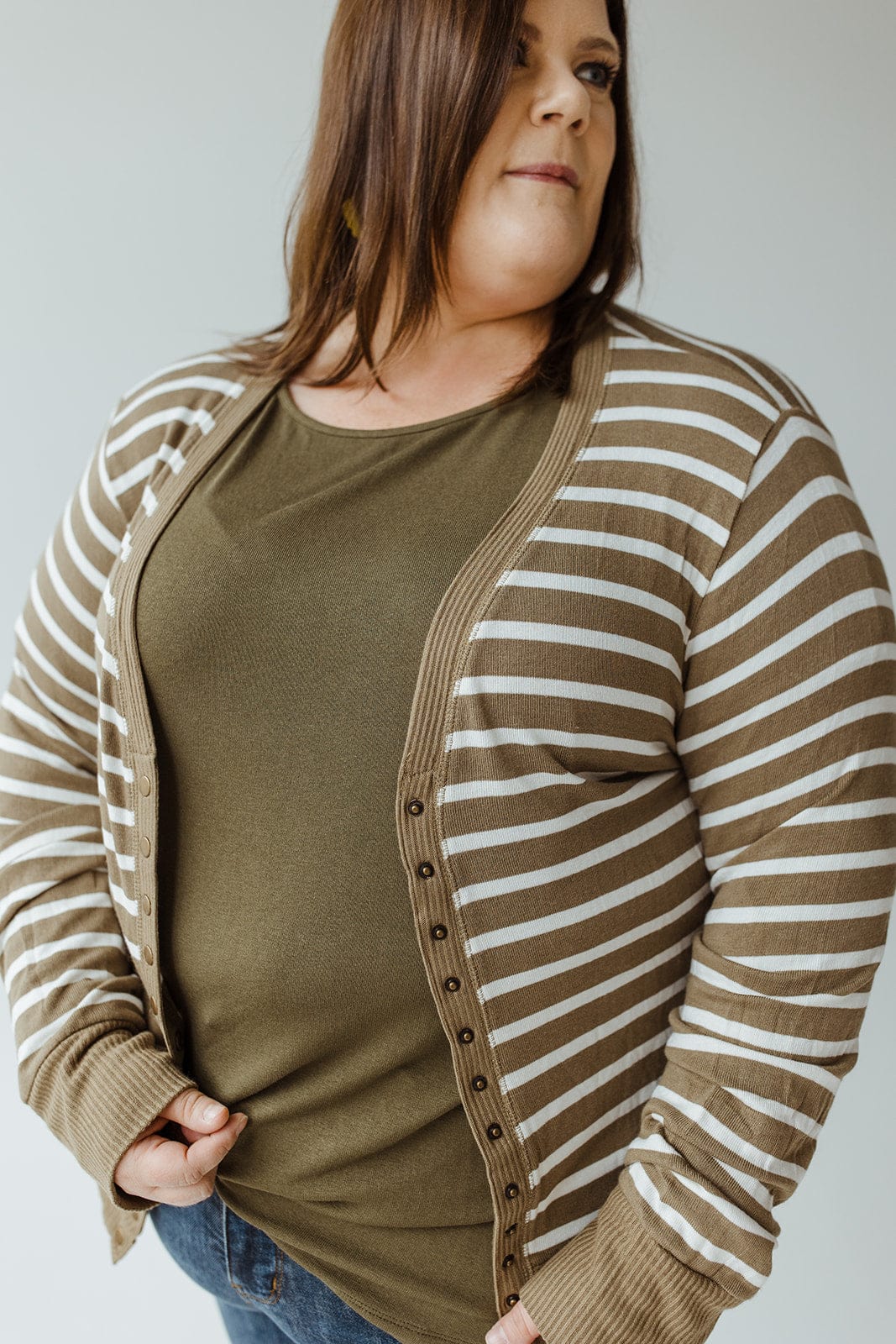 LIGHTWEIGHT STRIPED SNAP CARDIGAN IN KHAKI AND IVORY - Love Marlow