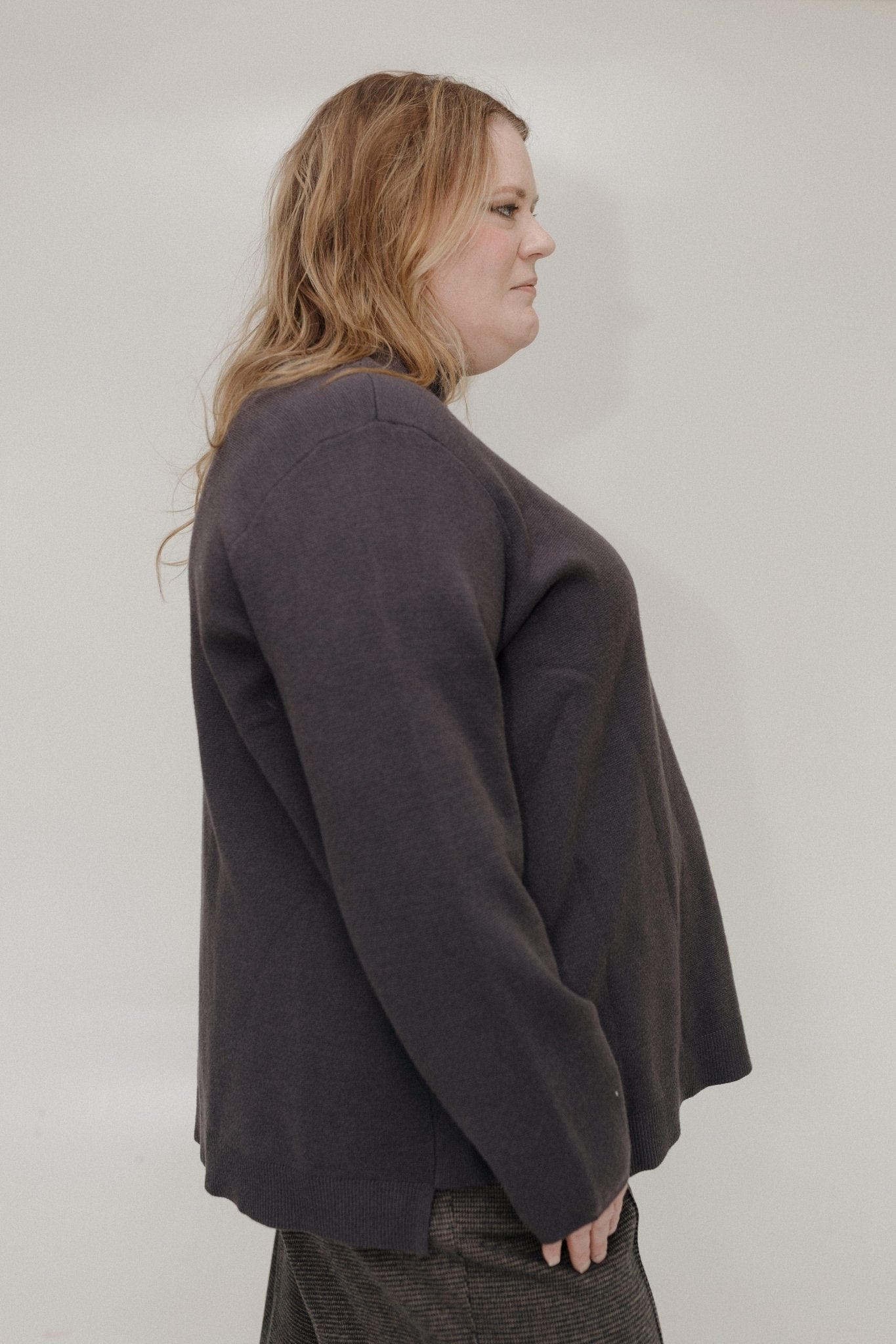 LIGHTWEIGHT SWEATER WITH ZIPPER DETAIL IN BLUE GREY - Love Marlow