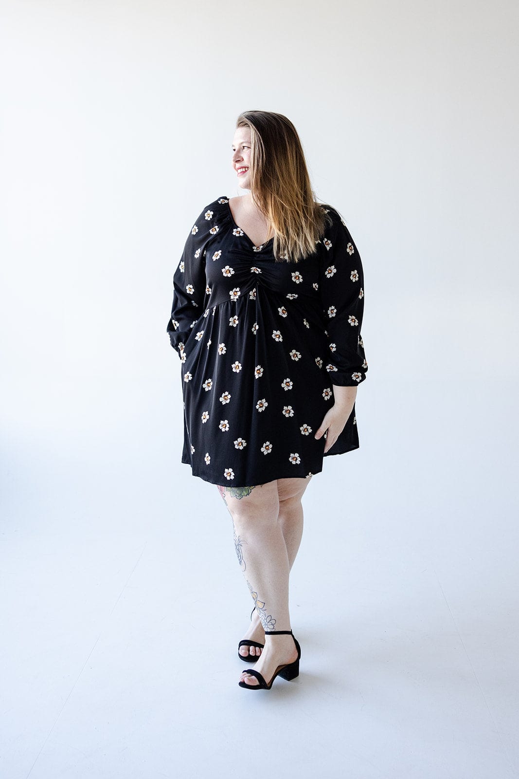 LONG-SLEEVED BABYDOLL KNEE LENGTH DRESS 4x / Black | Off-White | Buttercup / Final Sale LONG-SLEEVED BABYDOLL KNEE LENGTH DRESS 4x / Black | Off-White | Buttercup / Final Sale