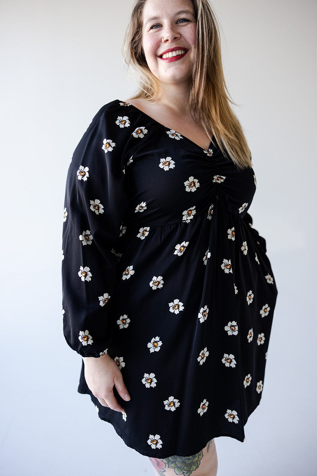 LONG-SLEEVED BABYDOLL KNEE LENGTH DRESS 4x / Black | Off-White | Buttercup / Final Sale LONG-SLEEVED BABYDOLL KNEE LENGTH DRESS 4x / Black | Off-White | Buttercup / Final Sale
